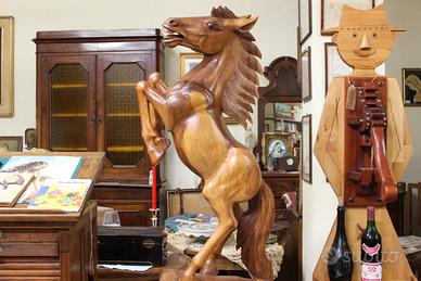 Scultura in Legno di Cavallo Rampante fatta a Mano