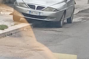 macchina per ricambi lancia Y del 2001