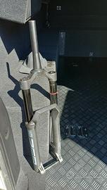 Forcella rockshoxs zeb 38 charger 180mm