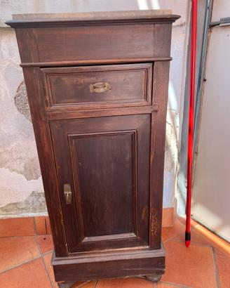 Antico mobiletto