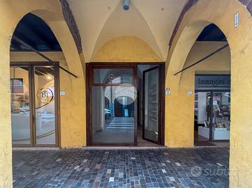 NEGOZIO A VIADANA