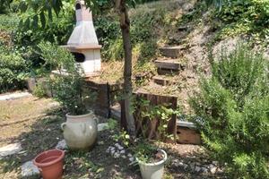 camera in appartamento arredato moderno
