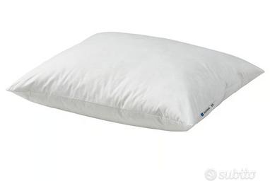 Cuscini da divano e guanciali in piuma d'oca. Vari