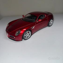 Modellino Alfa Romeo 8C Competizione 1:18
