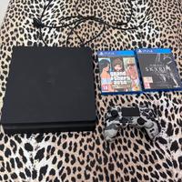 PlayStation 4 con joystick e 2 giochi