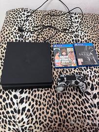 PlayStation 4 con joystick e 2 giochi