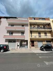 Alghero - ampio garage con bagno