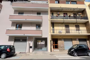 Alghero - ampio garage con bagno