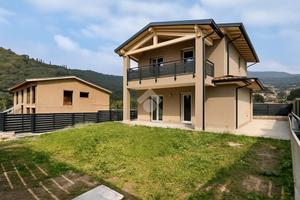 PORZIONE DI BIFAMILIARE A OME