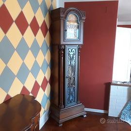 Orologio a pendolo a colonna