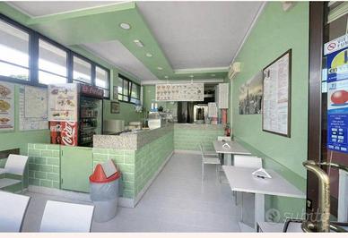 Attività / Licenza di 160 m² con 4 locali a Lisson