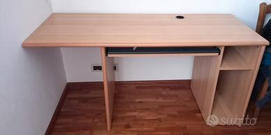 scrivania per PC