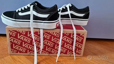 scarpe vans nere e bianche  n.30