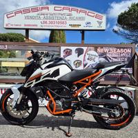 KTM 125 Duke super accessoriata