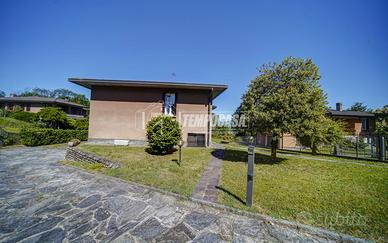 AMPIA VILLA SINGOLA CON 1800 MQ DI GIARDINO!