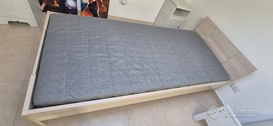 Letto in legno singolo doghe in legno e materasso 