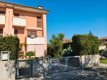 Grado – Villetta di testa 180 mq con giardino