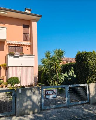 Grado – Villetta di testa 180 mq con giardino