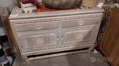 Mobile teak sbiancato intagliato