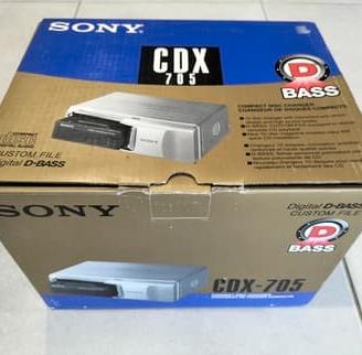 NUOVO Imballato Sony CDX-715 MAI USATO 