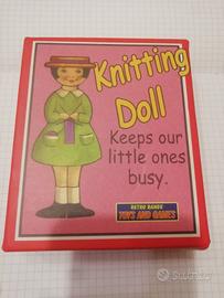 bambola da lavoro a maglia 