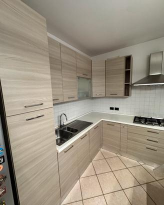 Cucina angolare con Elettrodomestici