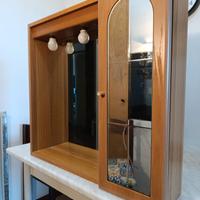 Specchiera mobiletto con lampadine