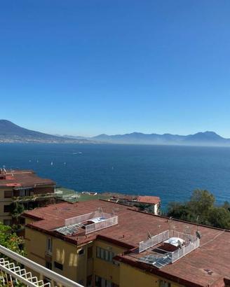 Appartamento di 90 m² con 4 locali e box auto a Na