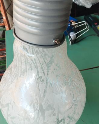 lampadario a forma di lampadina grande 