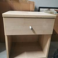 Comodino singolo chiaro