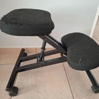 Sgabello ergonomico nero