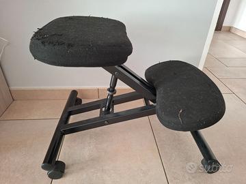 Sgabello ergonomico nero