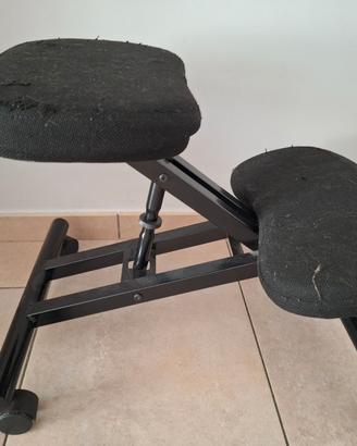 Sgabello ergonomico nero