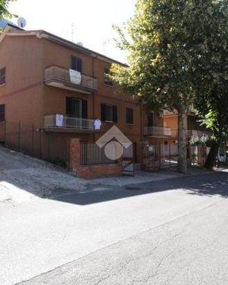 3 LOCALI A SCANDRIGLIA