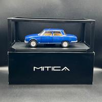 1:18 Alfa Romeo 2000 Berlina 1971 blu pervinca