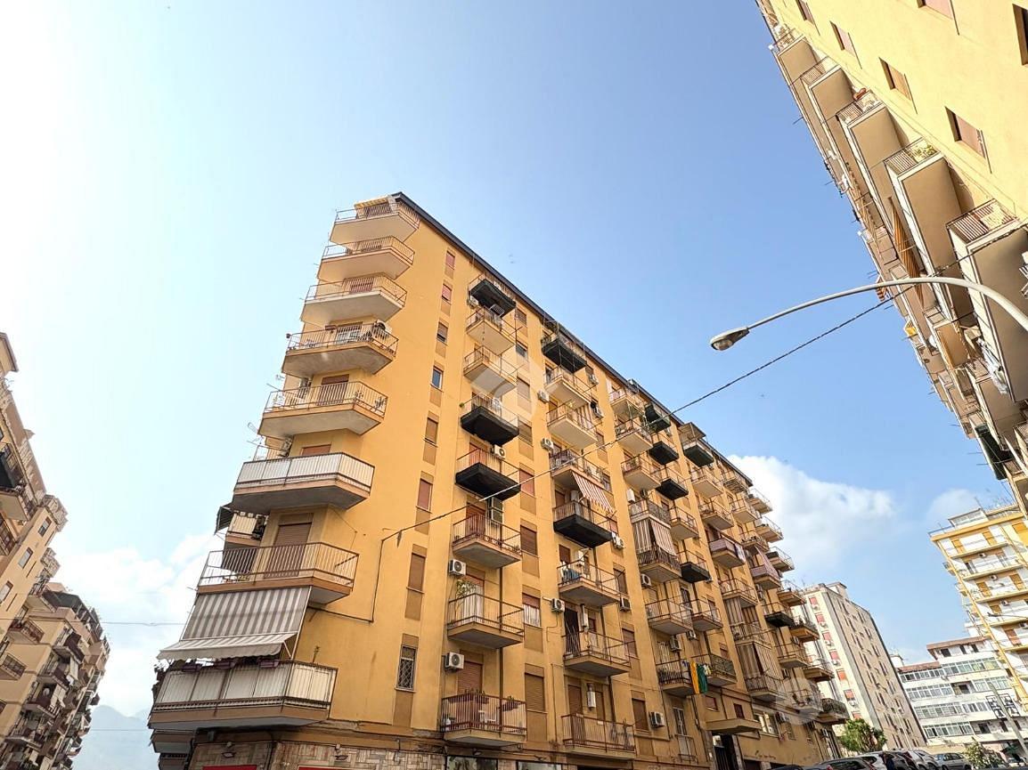 4 LOCALI A PALERMO - Vista 2