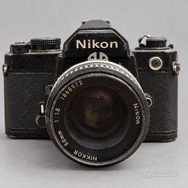 Macchina fotografica Nikon FM con obiet Nikkor 50m