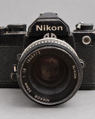 Macchina fotografica Nikon FM con obiet Nikkor 50m
