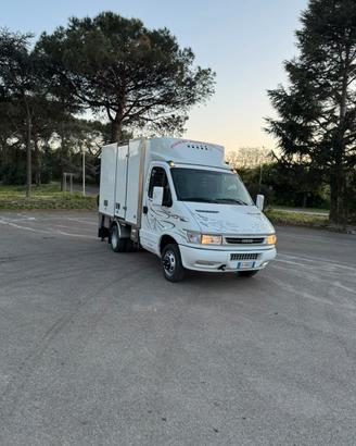 Pescheria iveco daily 35c12