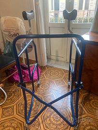 Girello deambulatore