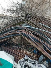 Struttura per Serre: Archi e Pali in Acciaio