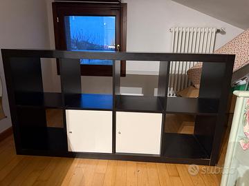 Libreria nera IKEA Kallax 8 scomparti con 2 sporte