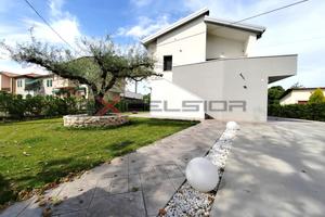 CAVARZERE - VILLA MODERNA CON AMPIO GIARDINO