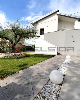 CAVARZERE - VILLA MODERNA CON AMPIO GIARDINO