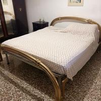 Letto matrimoniale dorato