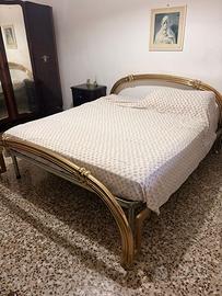 Letto matrimoniale dorato