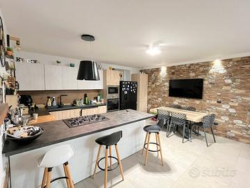 Pozzuoli - Appartamento Nuovo con Spazio Esterno