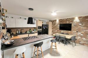 Pozzuoli - Appartamento Nuovo con Spazio Esterno