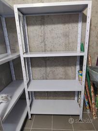 Scaffale in metallo bianco