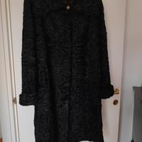 cappotto in pelliccia di astrakan nero 